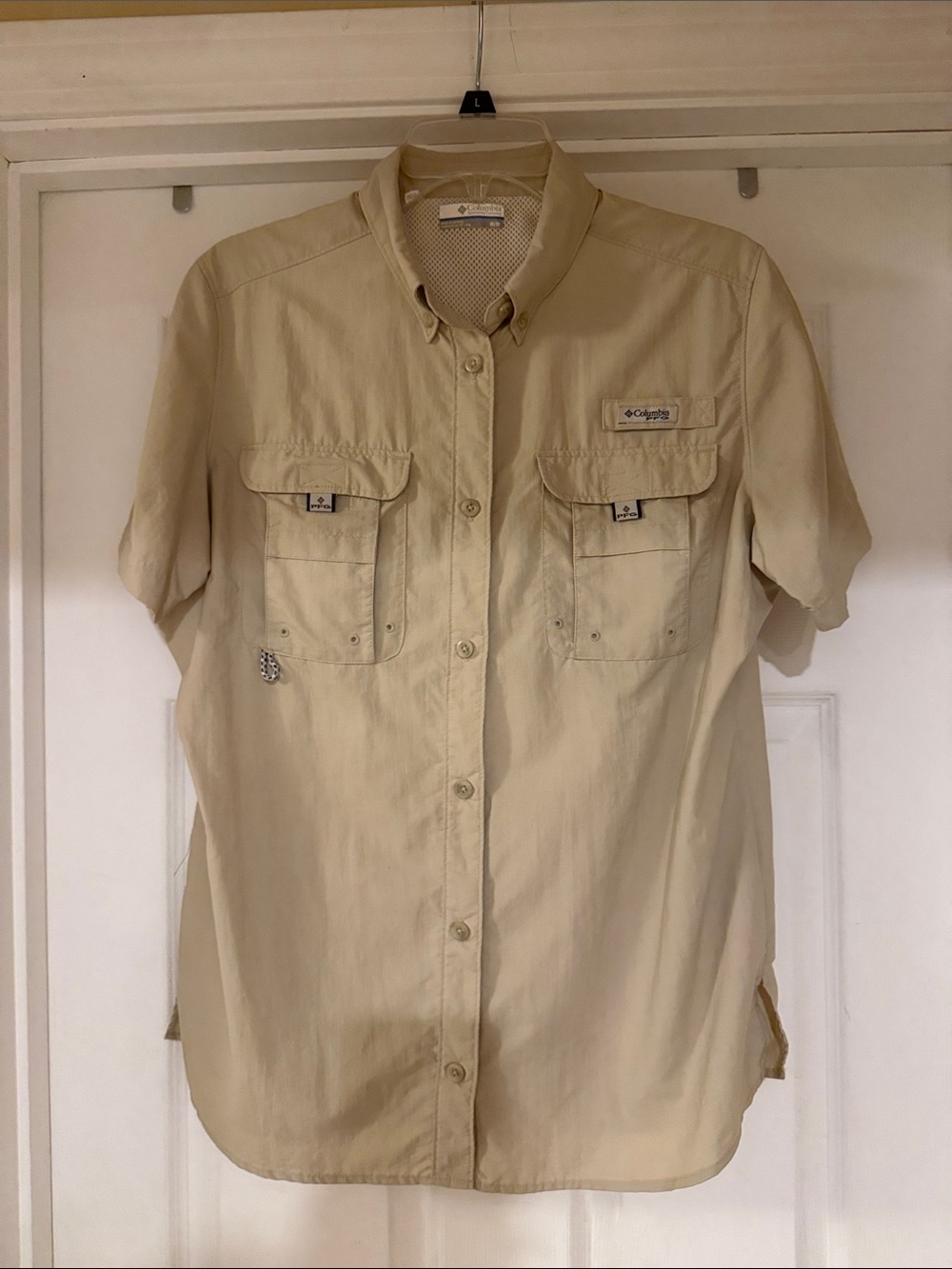 Columbia Short-Sleeve Button-Down Fishing Shirt in Beige